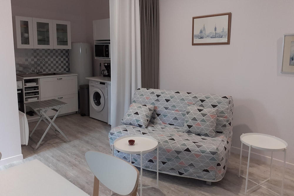 Alet house ind. medieval city free tennis, river swimming pool 5 mins walk