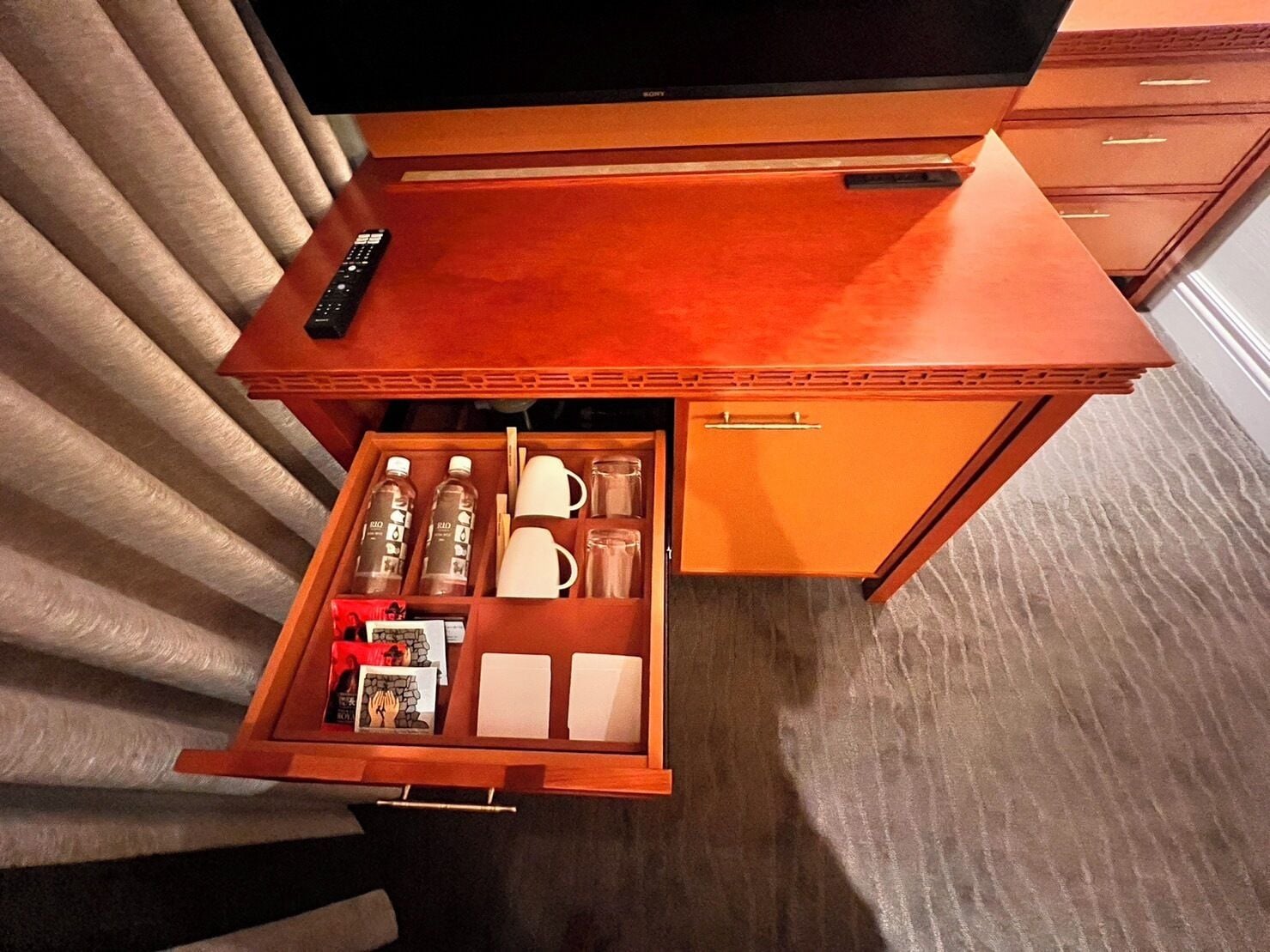 junior suite room, non smoking | 1 bedroom, premium bedding, in-room safe, desk