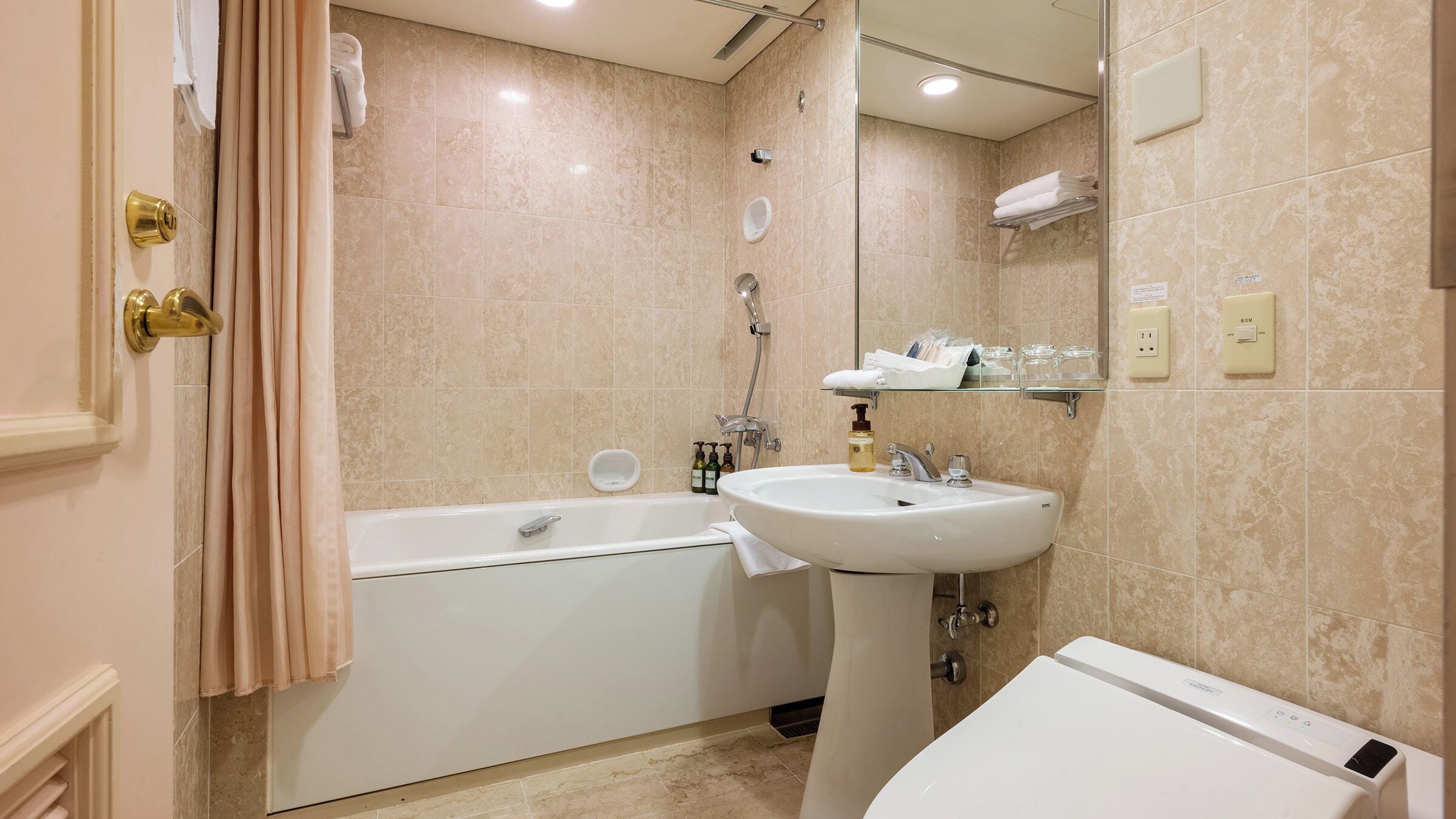 1 bedroom, premium bedding, in-room safe, desk