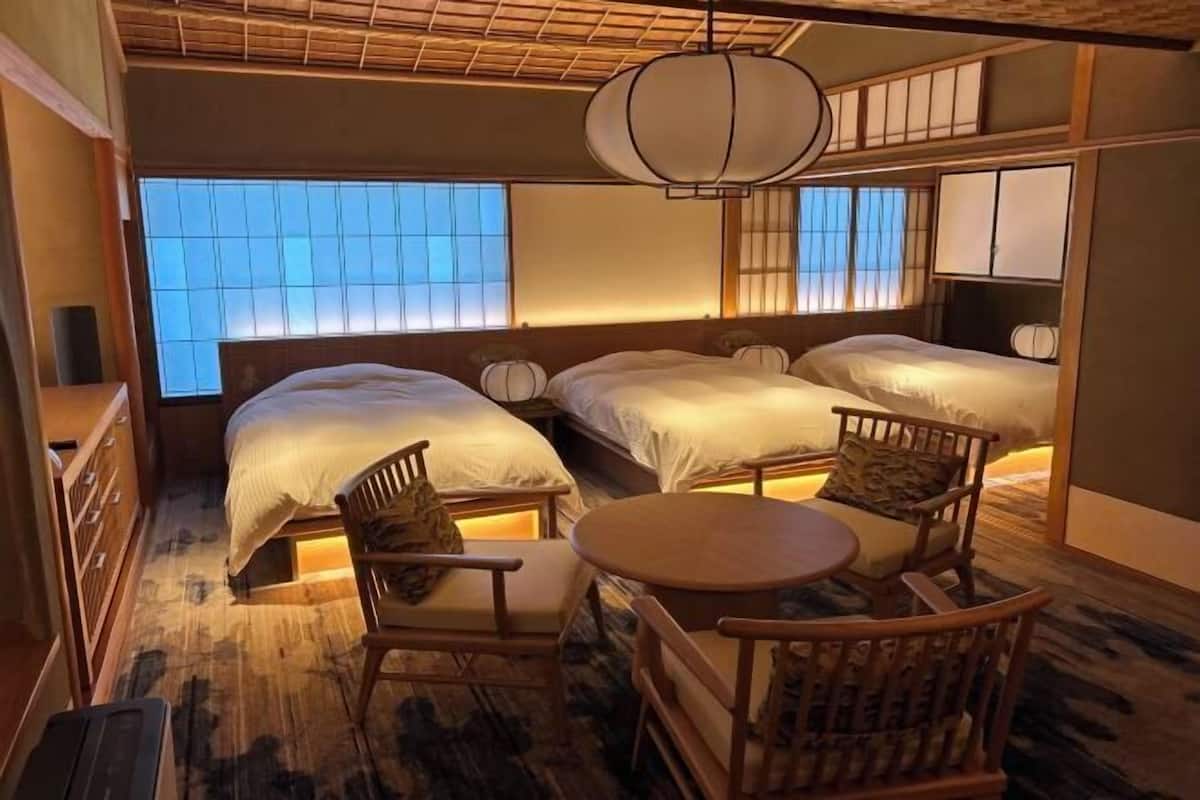 高級寝具、セーフティボックス (室内)、デスク、アイロン / アイロン台