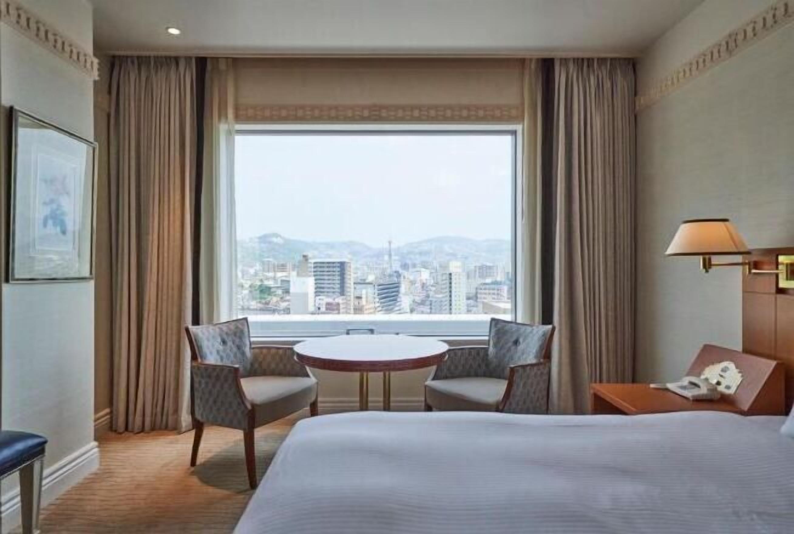 Premium bedding, in-room safe, desk, iron/ironing board