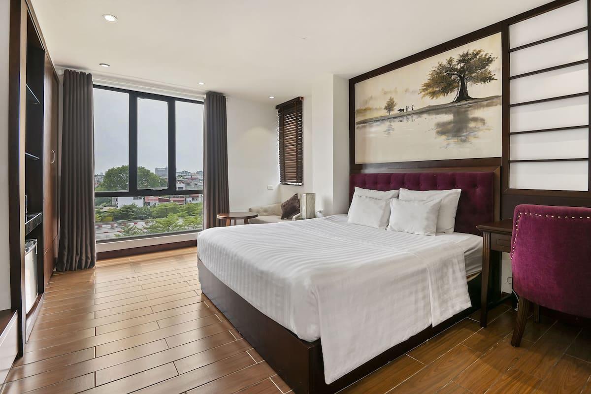 Phòng Junior, 1 giường cỡ king, góc | Minibar, két bảo mật tại phòng, bàn, bàn ủi/dụng cụ ủi quần áo 