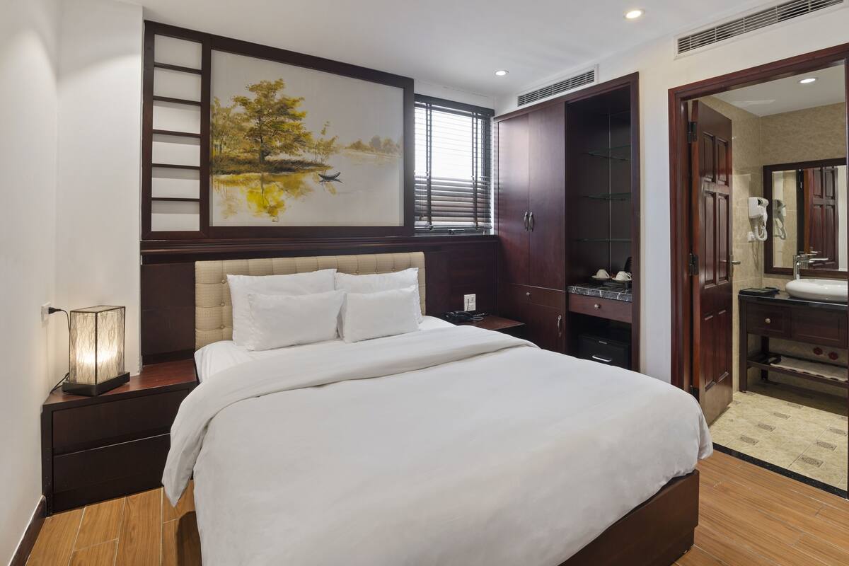 Phòng Tiêu chuẩn, 1 giường đôi, góc | Minibar, két bảo mật tại phòng, bàn, bàn ủi/dụng cụ ủi quần áo 