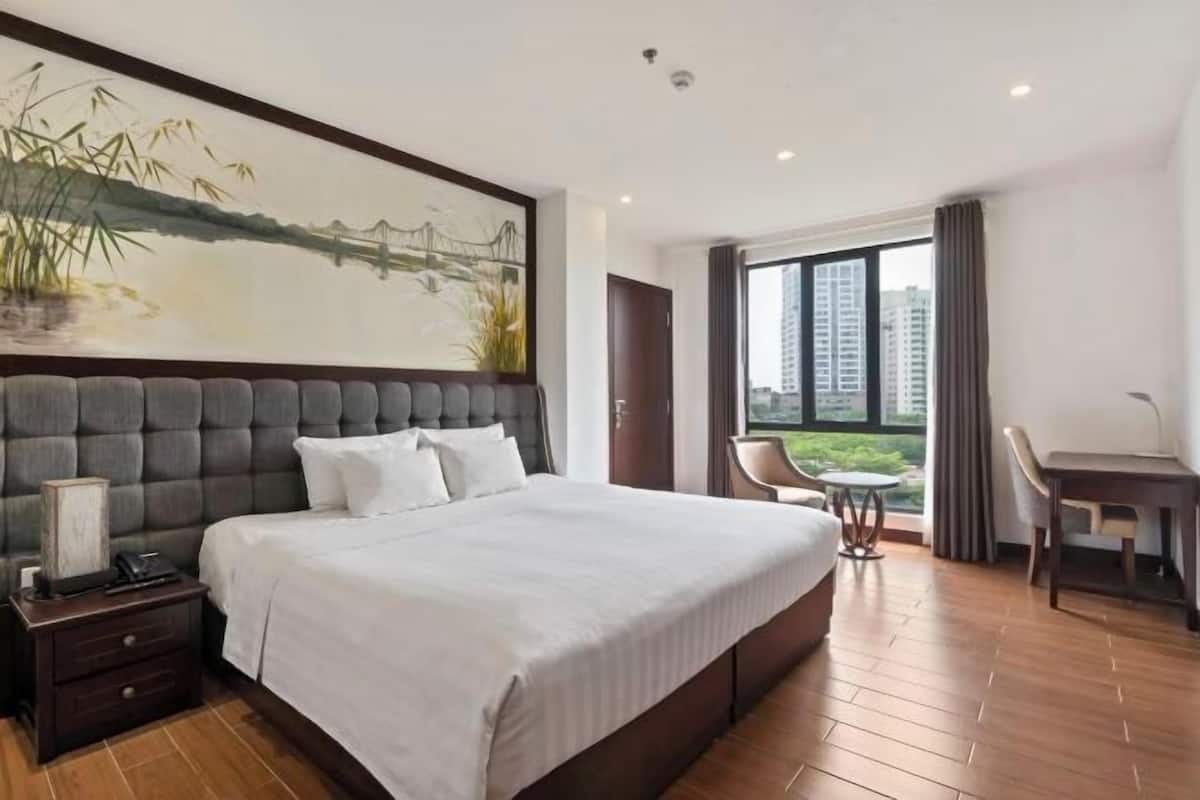 Minibar, két bảo mật tại phòng, bàn, bàn ủi/dụng cụ ủi quần áo 