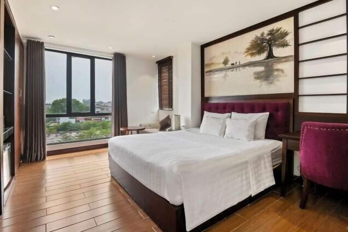 Minibar, két bảo mật tại phòng, bàn, bàn ủi/dụng cụ ủi quần áo 