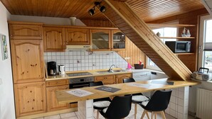 Kaffetrakter/tekoker, kjøleskap, mikrobølgeovn og ovn