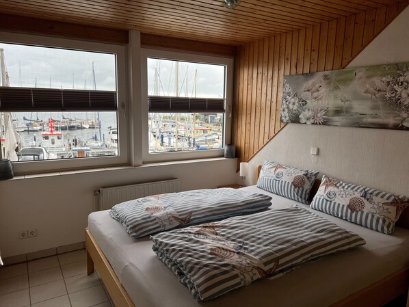 2 bedrooms, travel cot, WiFi, bed sheets