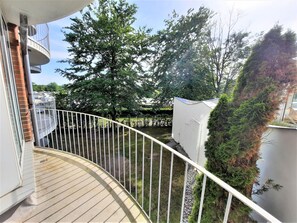 Unclassified image, 4 of 23, button