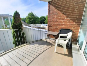 Unclassified image, 5 of 23, button