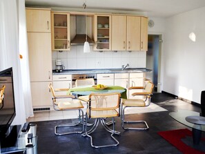 Kühlschrank, Mikrowelle, Ofen, Geschirrspüler