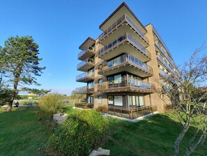 Unclassified image, 5 of 21, button