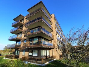 Unclassified image, 3 of 21, button