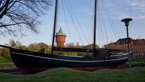 Unclassified image, 4 of 21, button