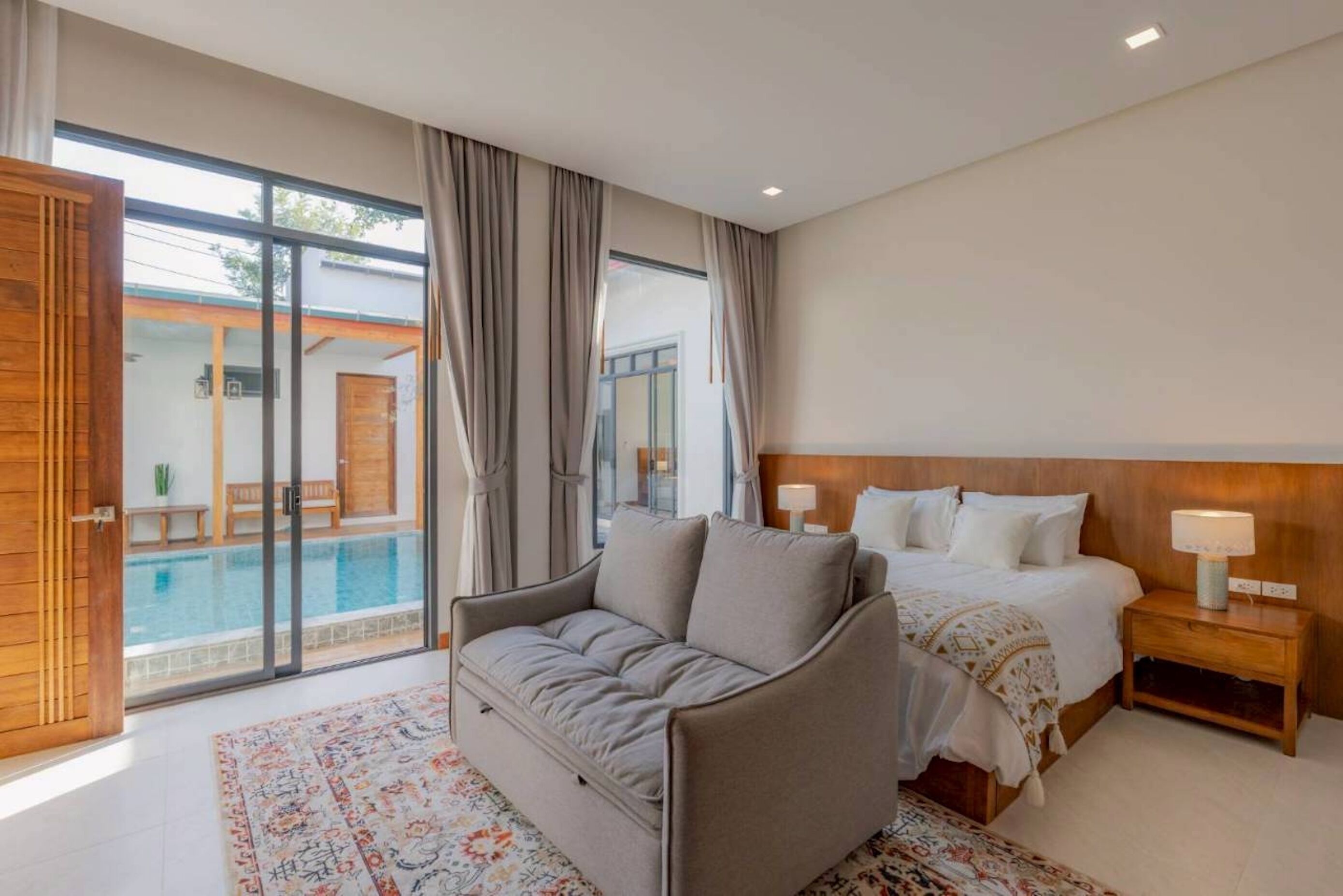 Six - Bedroom Villa | Minibar, caja de seguridad en la habitación y muebles diferentes 