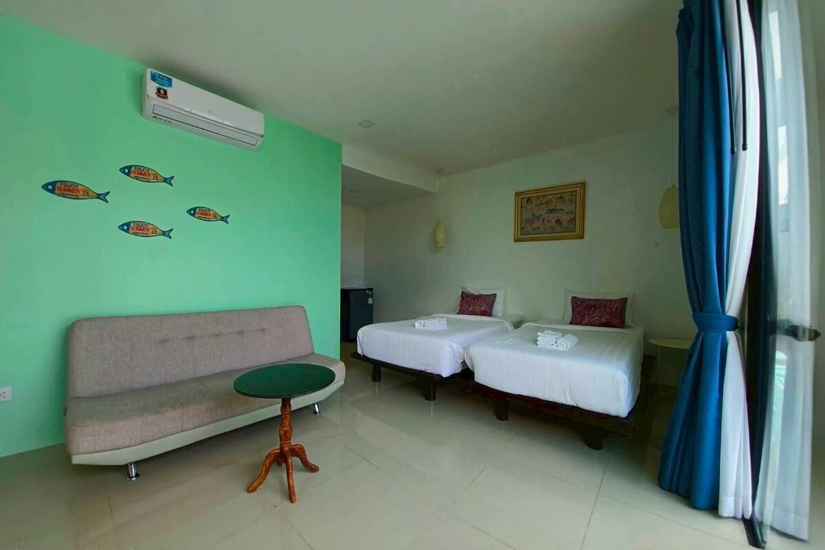 Standard Twin Room | Minibar, in-room safe, individually furnished, desk