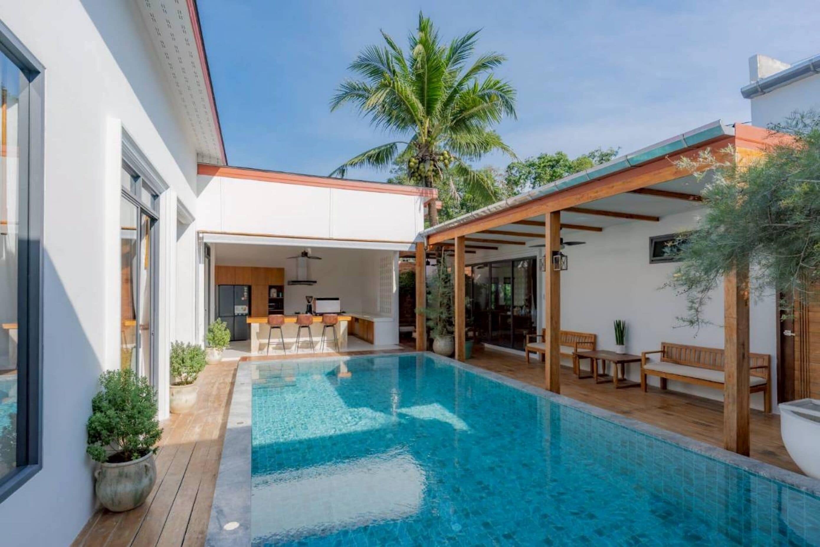 Six - Bedroom Villa | Minibar, in-room safe, individually furnished, desk