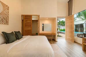 Taraburi Pool Villa 5 Bedroom | Minibar, safe på rommet, individuelt innredet og skrivebord