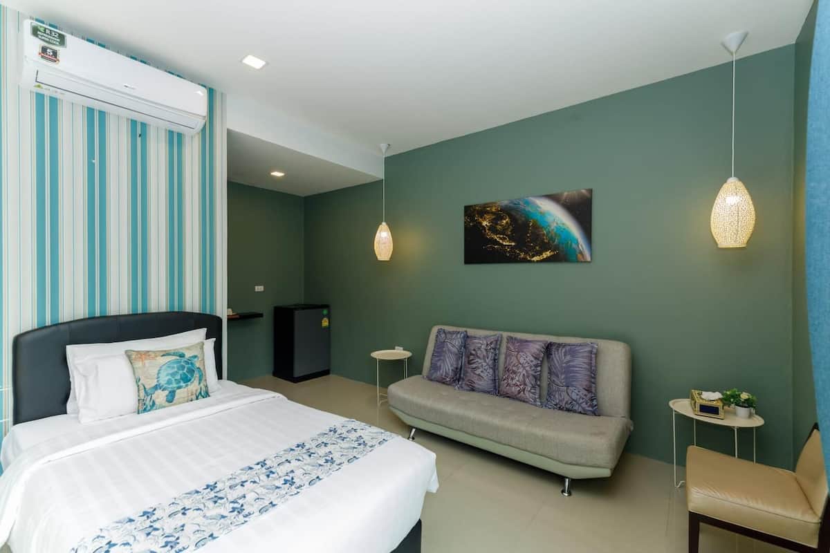 Superior Double Room | Minibar, in-room safe, individually furnished, desk