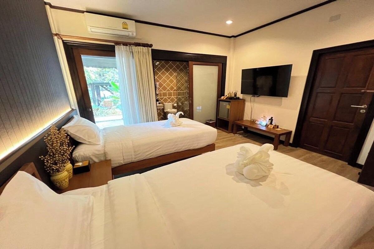 Desk, soundproofing, rollaway beds (surcharge), WiFi (free)