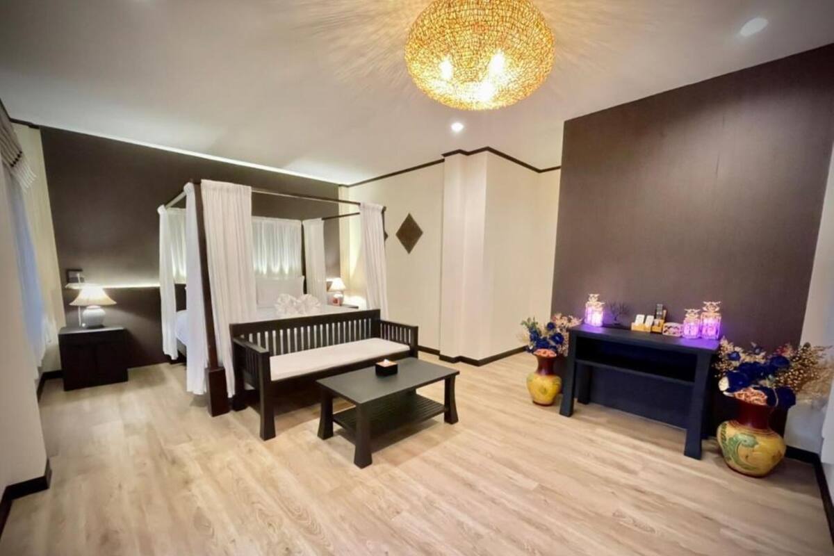 Villa | Desk, soundproofing, rollaway beds, free WiFi
