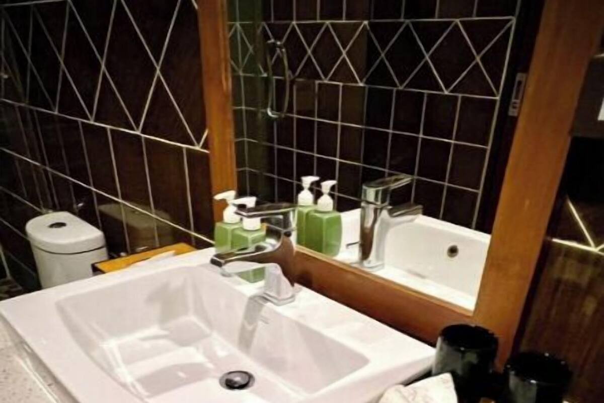 Bathroom | Rainfall showerhead, free toiletries, hair dryer, slippers
