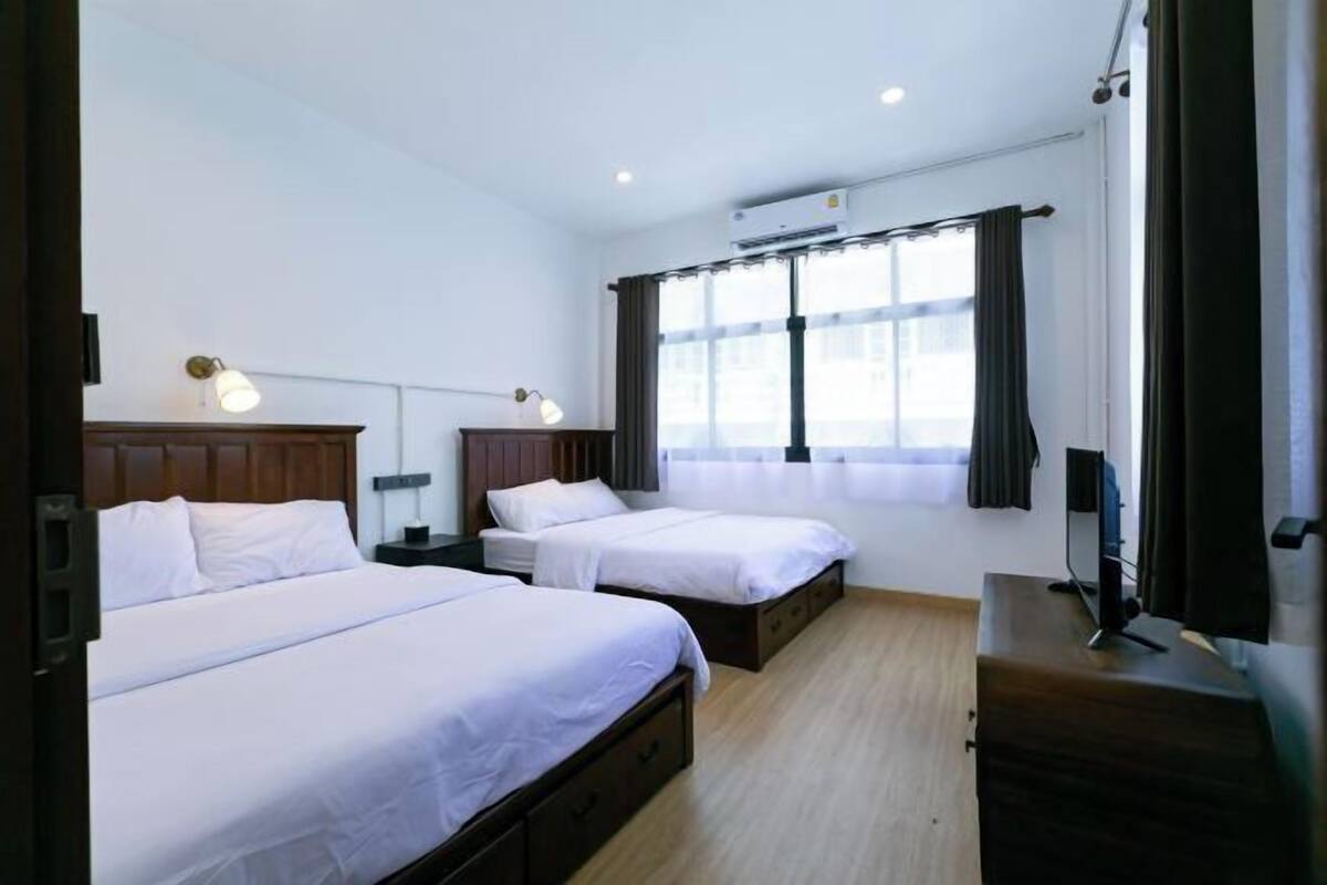 WiFi (free), bed sheets