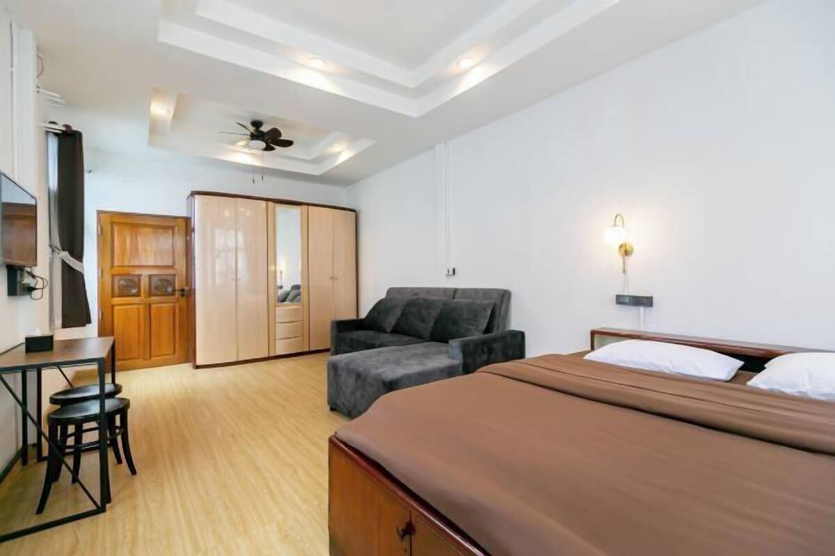 In-room safe, desk, free WiFi, bed sheets