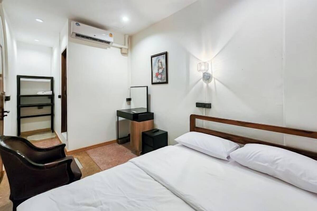 In-room safe, desk, free WiFi, bed sheets
