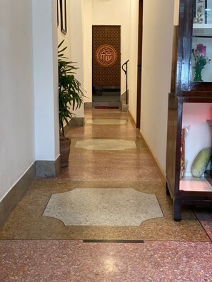 Interior entrance - Taladnoi Paint House (Bangkok)