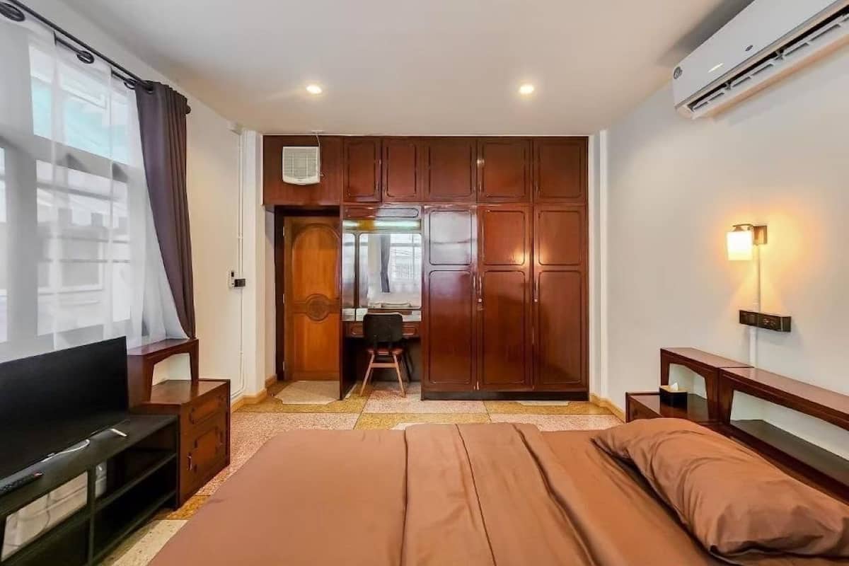 Quarto casal básico, banheiro privativo | Wi-Fi de cortesia, roupa de cama