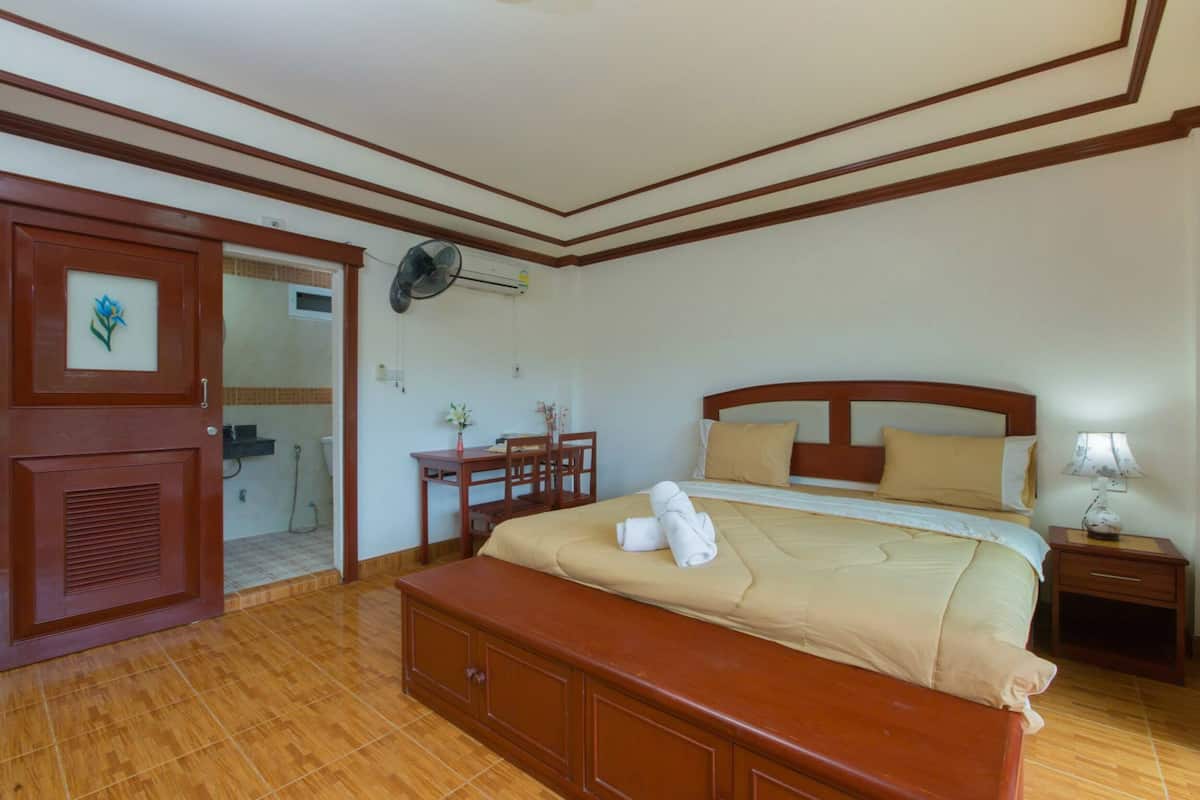 3 habitaciones, caja de seguridad en la habitación y escritorio