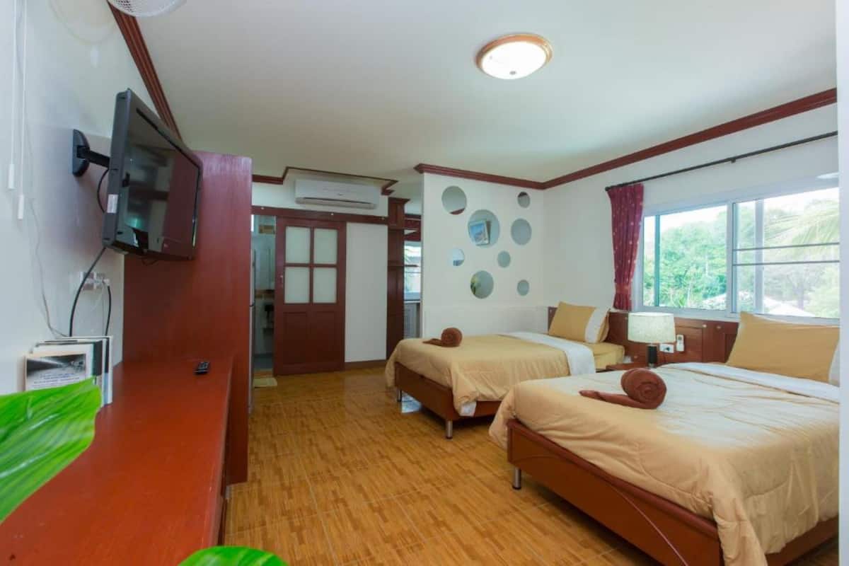 3 habitaciones, caja de seguridad en la habitación y escritorio