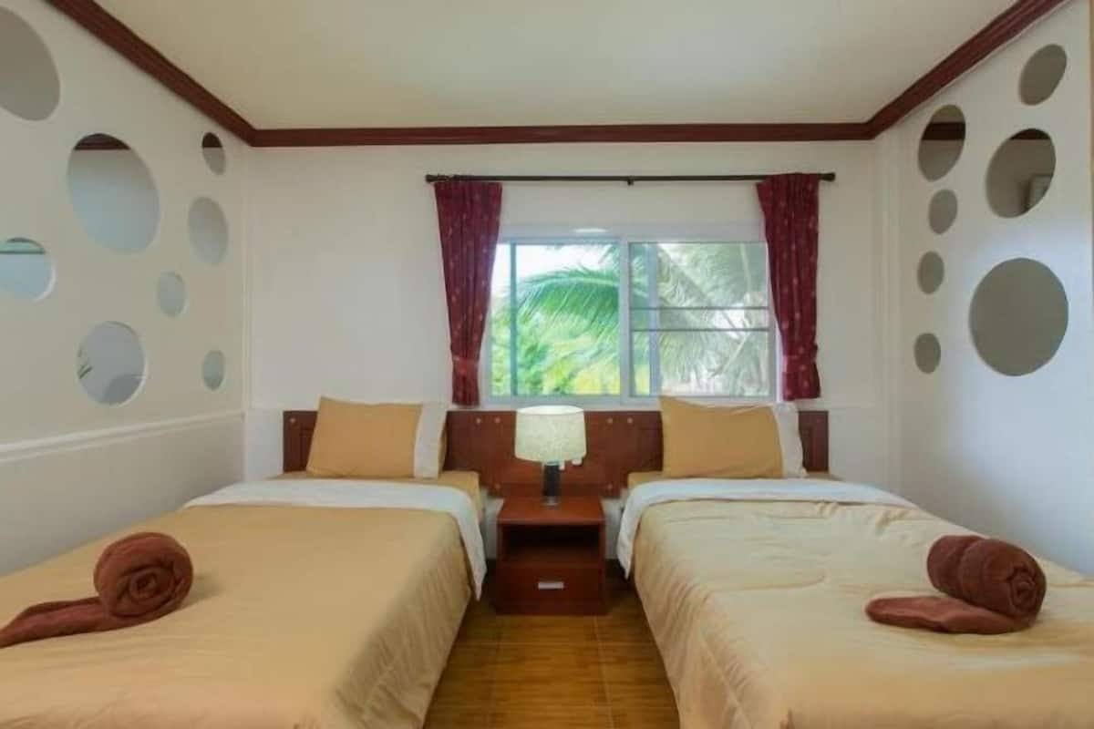 3 bedrooms, in-room safe, desk, rollaway beds