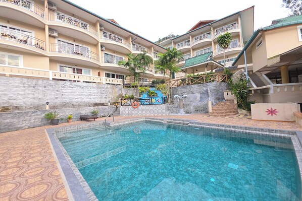 Outdoor pool - Patong Rai Rom Yen Resort SHA (Patong)