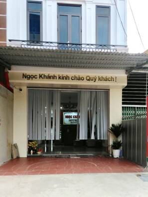 Front of property - Ngoc Khanh Hotel (Viet Yen)