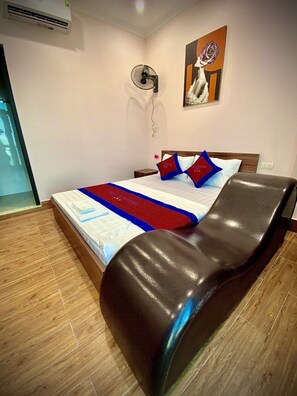 Superior Double Room | Minibar, individually decorated, laptop workspace, free WiFi - Ngoc Khanh Hotel (Viet Yen)