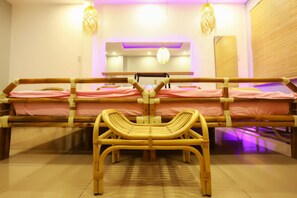 Deluxe kamer, 1 kingsize bed | Een gratis minibar, een bureau, gratis wifi, beddengoed