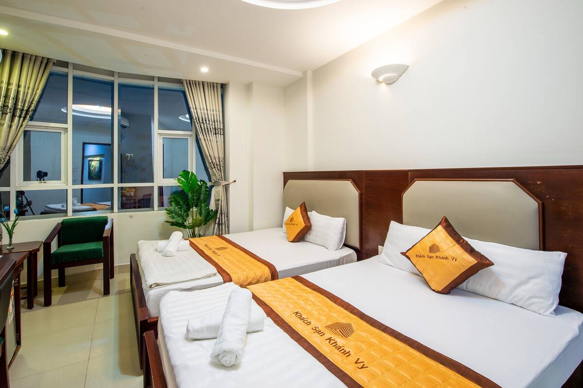 Phòng 4 Superior, quang cảnh vườn | Bàn, bộ trải giường 