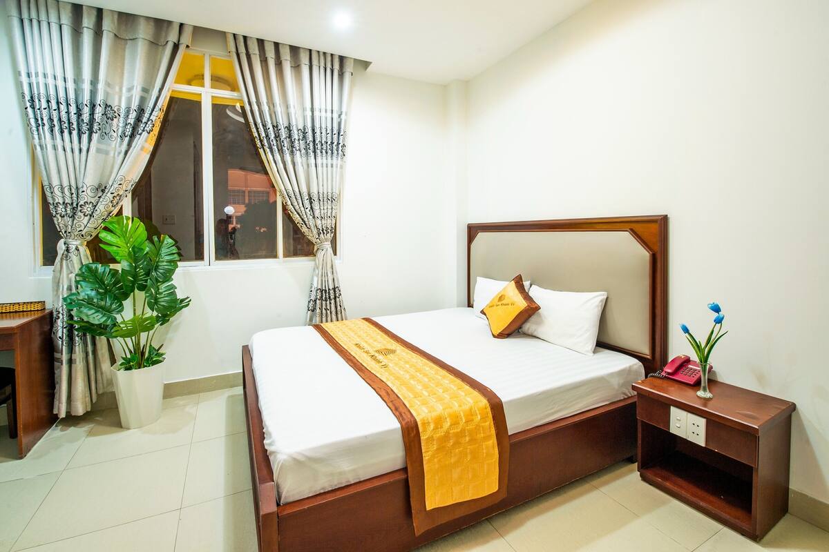 Phòng đôi Superior, quang cảnh vườn | Bàn, bộ trải giường 