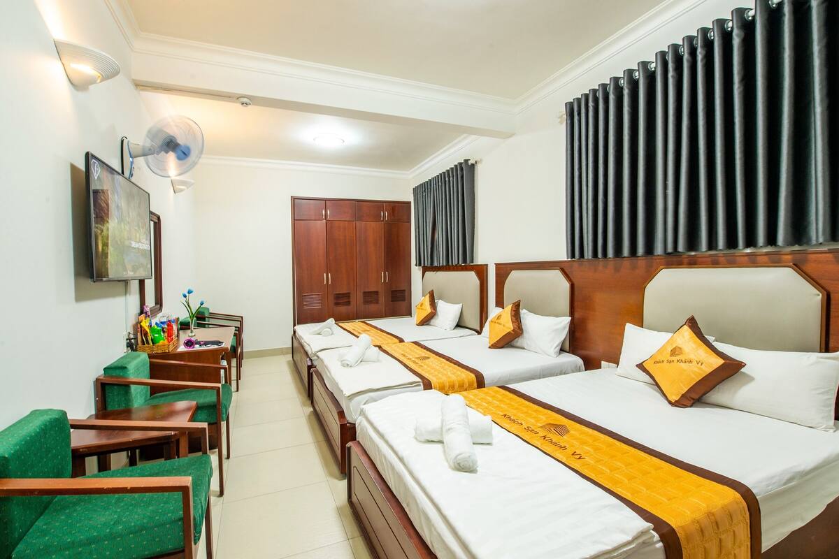 Phòng dành cho gia đình | Bàn, bộ trải giường 