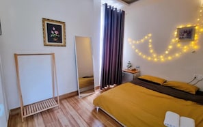 Room, Mountain View | 1 bedroom, desk, free WiFi, bed sheets