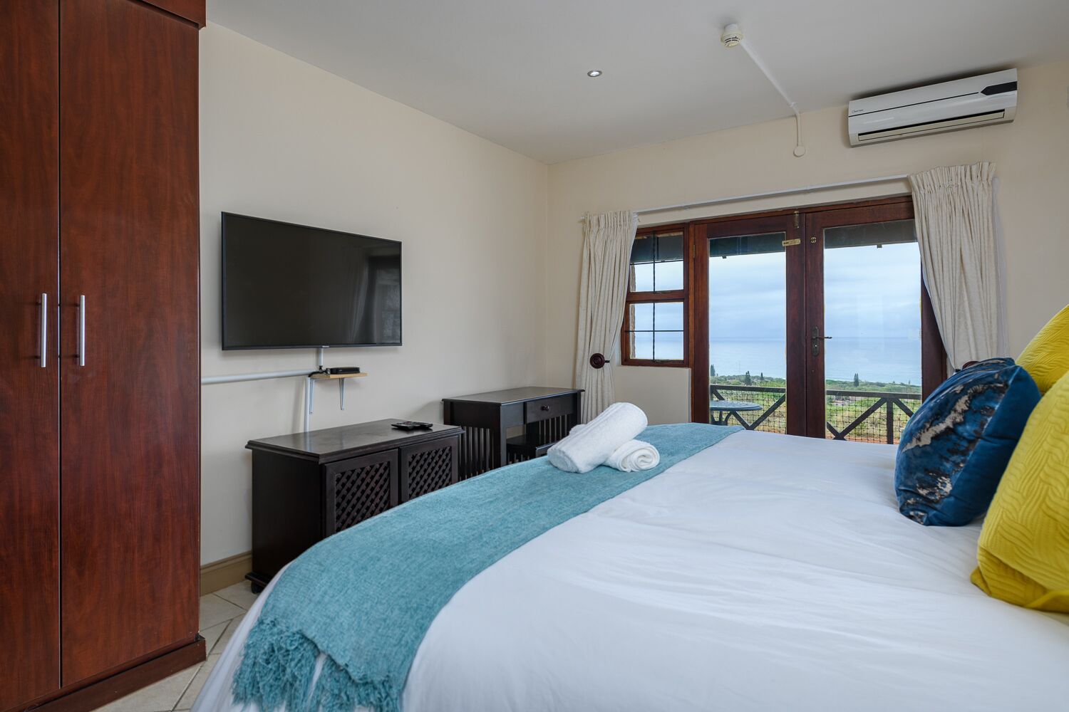 1 bedroom studio apartment with ocean views