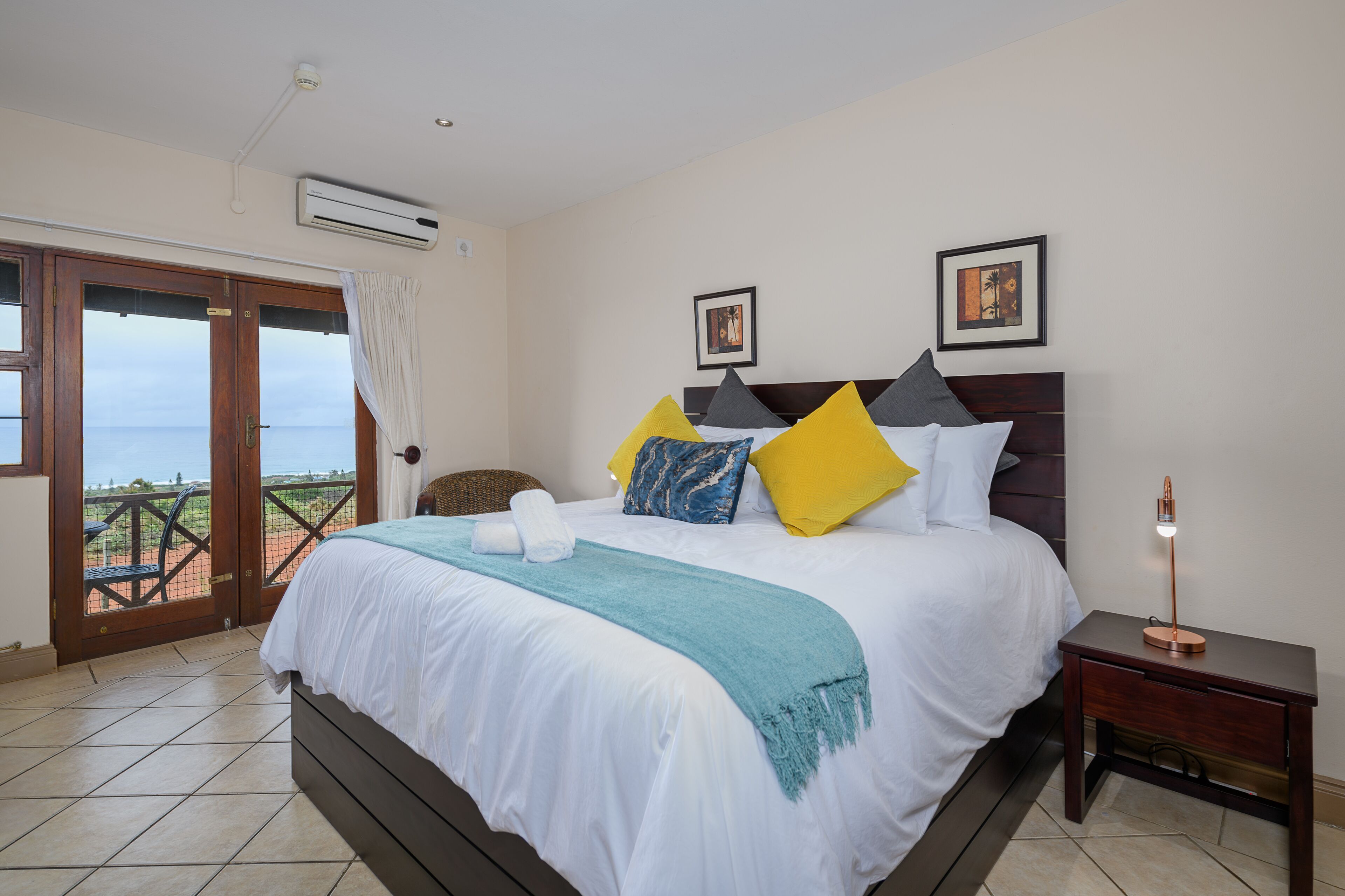 1 bedroom studio apartment with ocean views