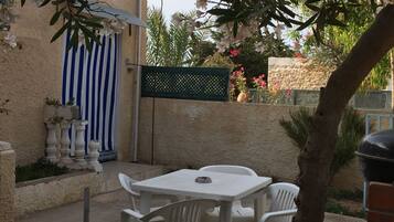 Bungalow, 1 Bedroom, Smoking, Terrace | Outdoor dining