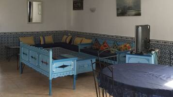 Bungalow, 1 Bedroom, Smoking, Terrace | Living room