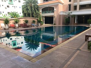 Hồ bơi ngoài trời 