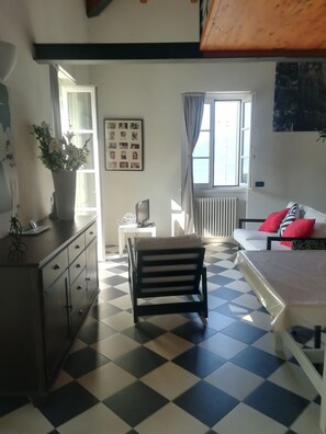 Casa, 2 camere da letto, fumatori, balcone | Interni