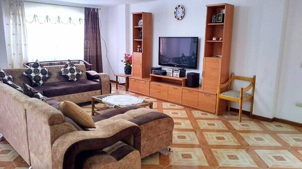 House, 5 Bedrooms, Smoking, Terrace | Lounge