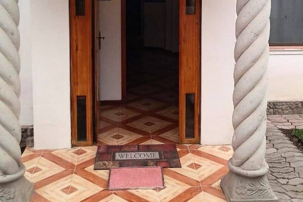 House, 6 Bedrooms, Smoking, Terrace | Property entrance