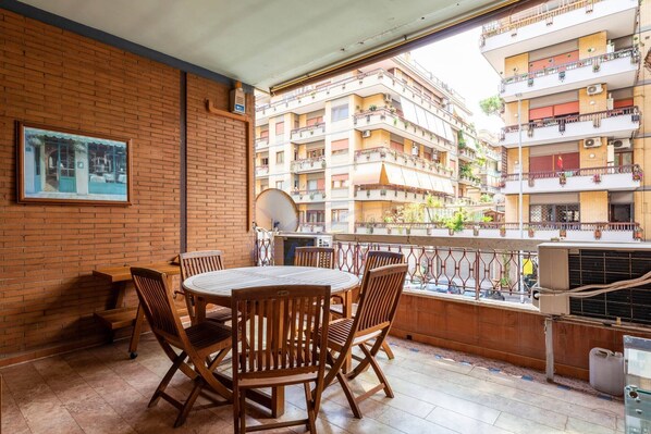 Outdoor dining - New In Ostia - Comfy Apt Close To The Beach (Rome)